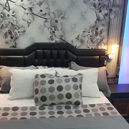 Le Petit Luxembourg Apartment *