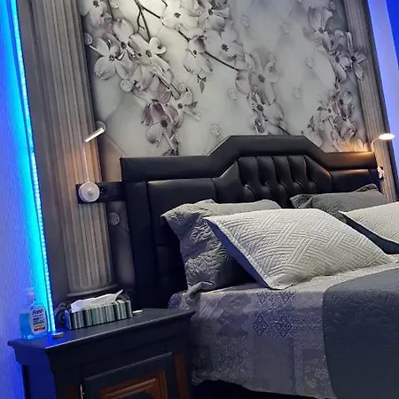 Le Petit Luxembourg Apartment